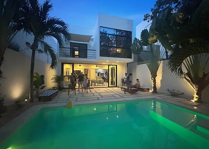 Wonderful Tropical Home 3Br, Garden, Private Pool.